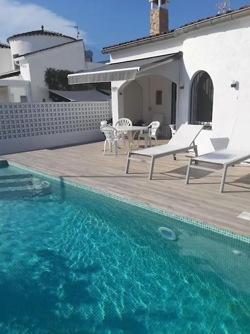Jolie Maison Avec Piscine Privee Empuriabrava Holiday home