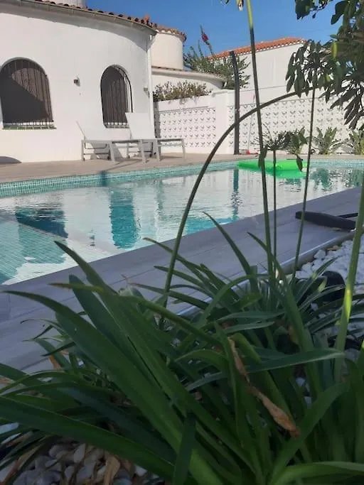 Jolie Maison Avec Piscine Privee Empuriabrava