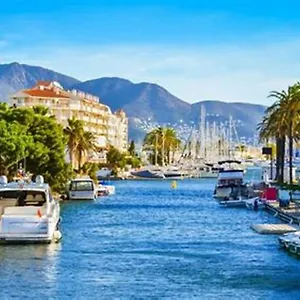 Сasa de vacaciones Casita Con Jardin, Bbq, Wifi, Centro Y Playa, Ampuriabrava